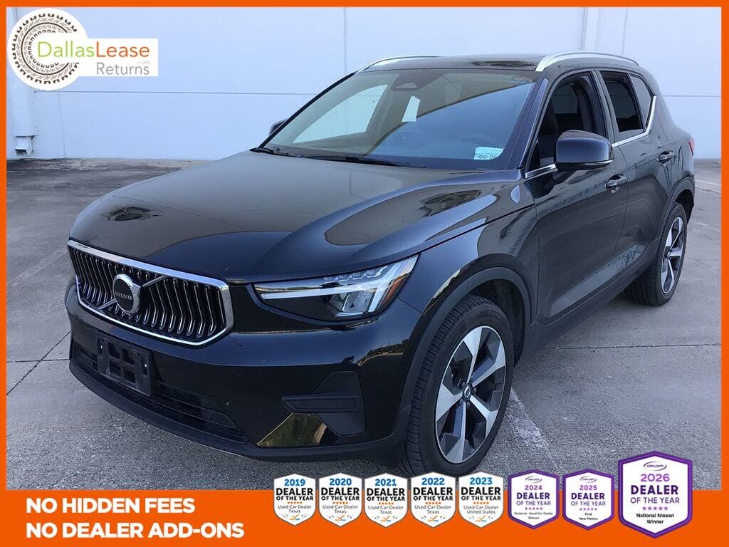 2025 VOLVO XC40