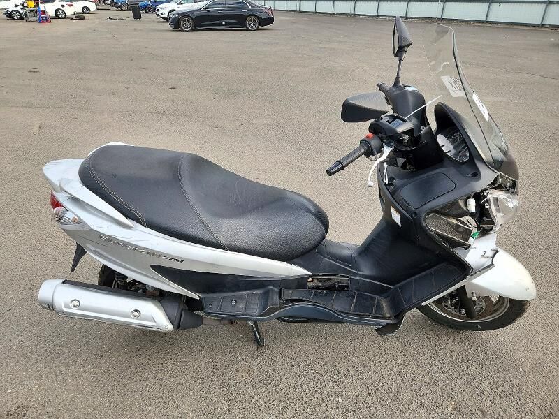 2014 SUZUKI UH200L