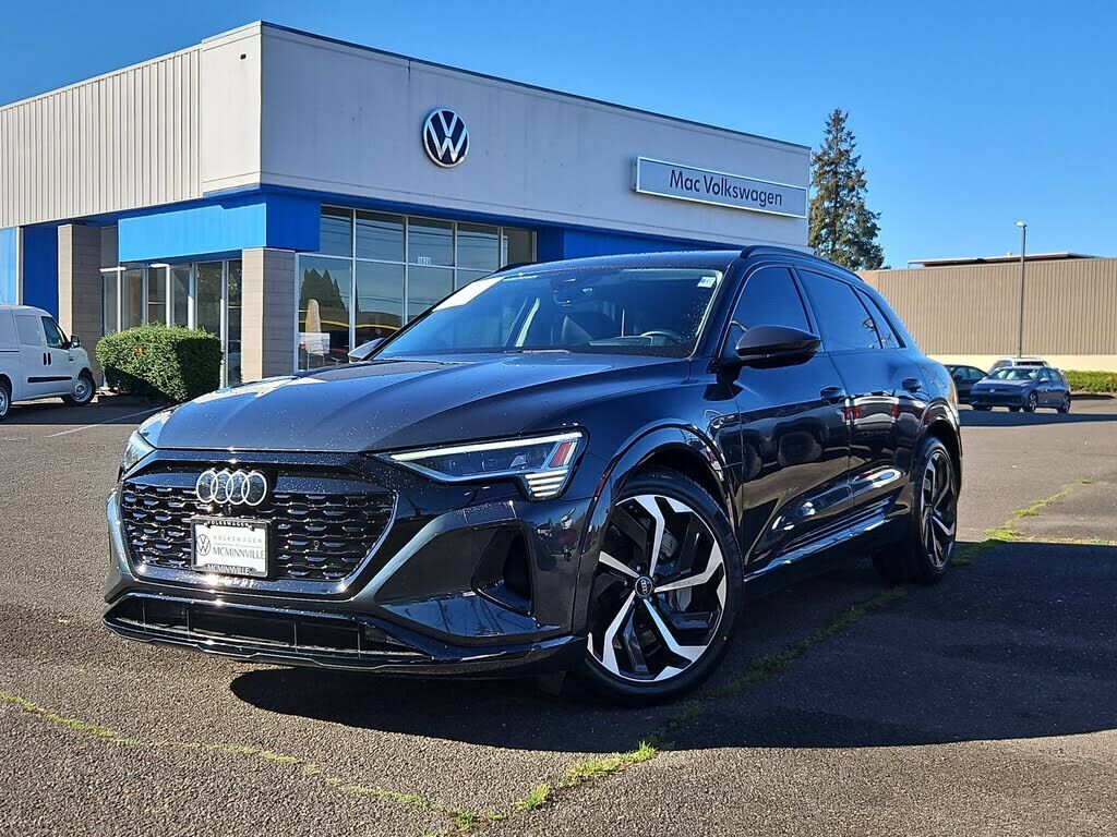 2024 AUDI Q8