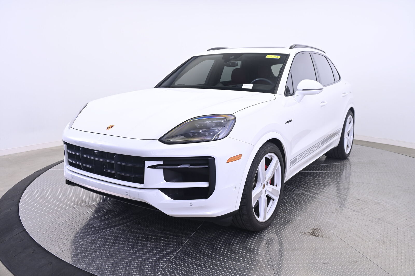 2025 PORSCHE Cayenne