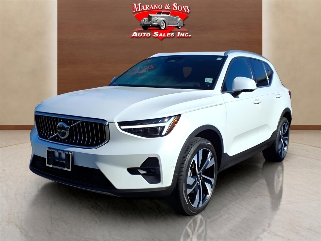 2024 VOLVO XC40