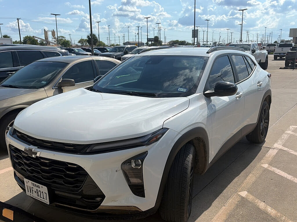 2025 CHEVROLET Trax
