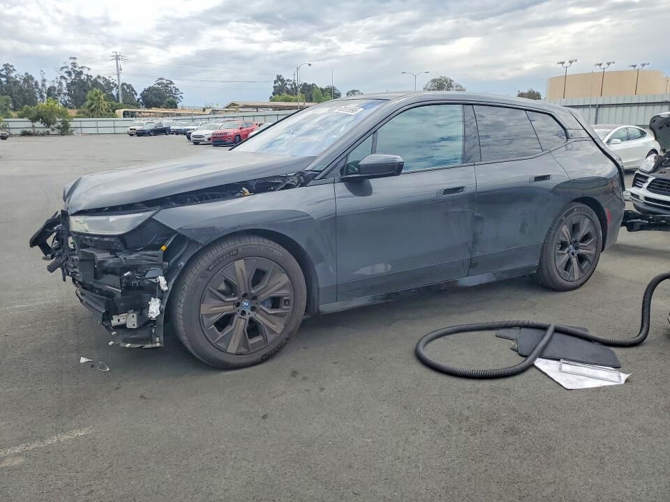 2025 BMW ix
