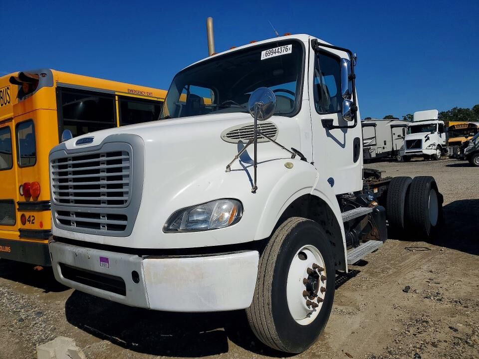 2015 FREIGHTLINER M2