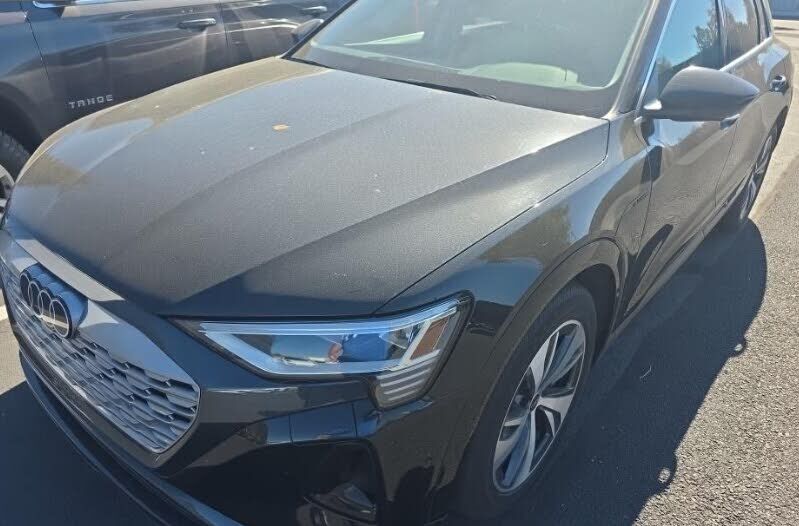 2024 AUDI Q8