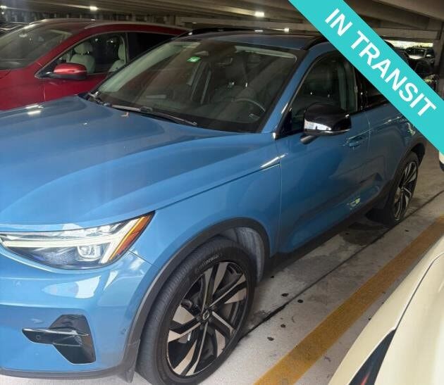 2024 VOLVO XC40