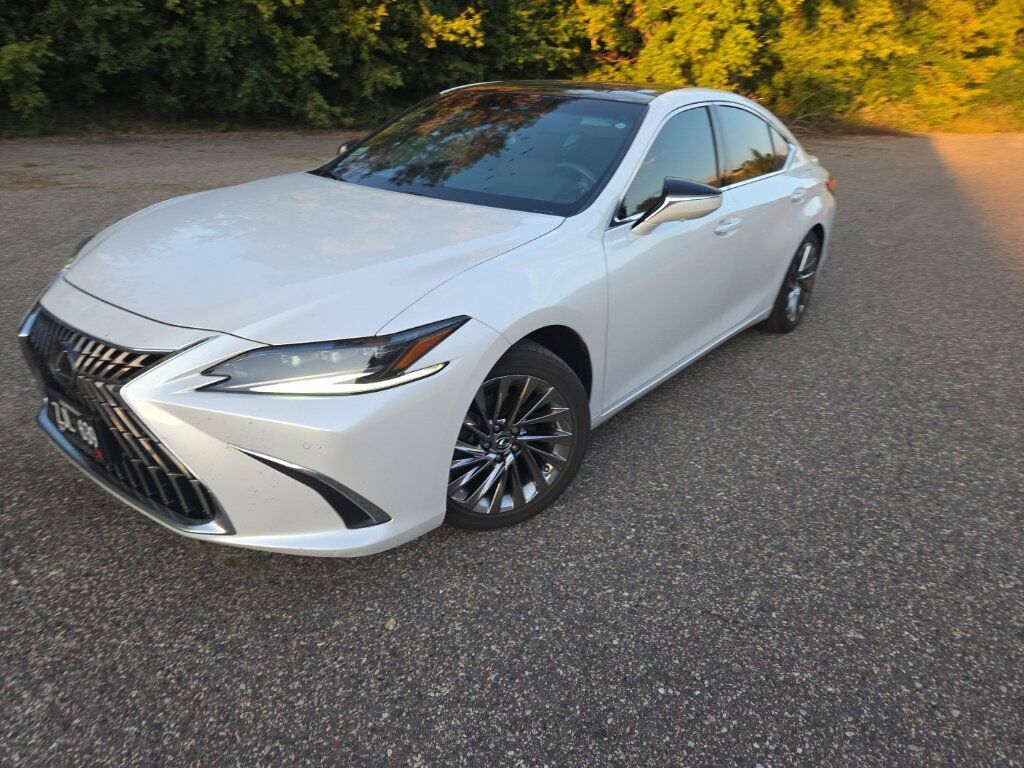 2025 LEXUS ES