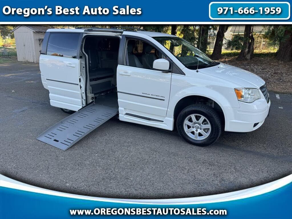 2010 CHRYSLER Town and Country