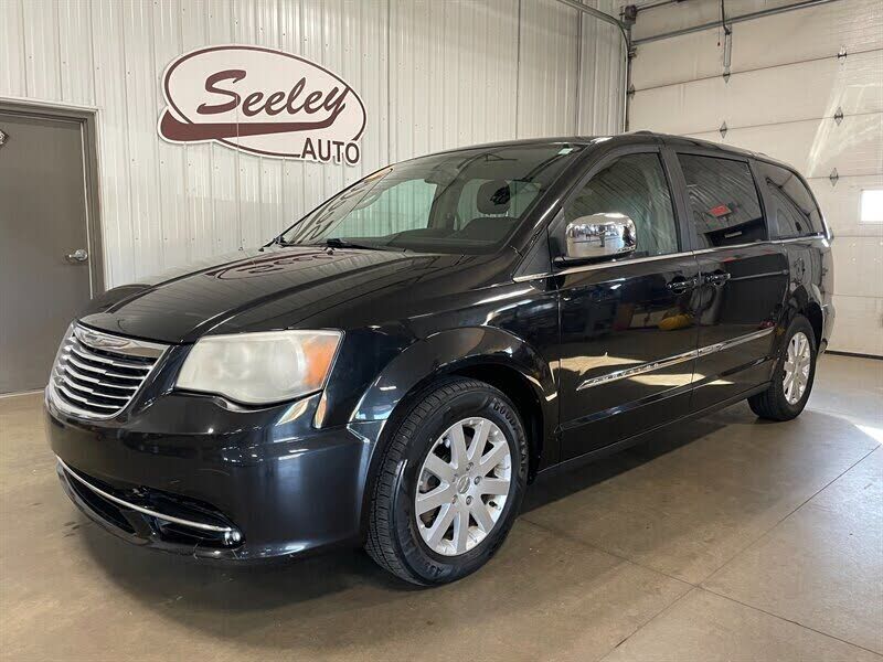 2012 CHRYSLER Town and Country