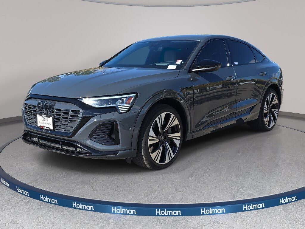 2024 AUDI Q8