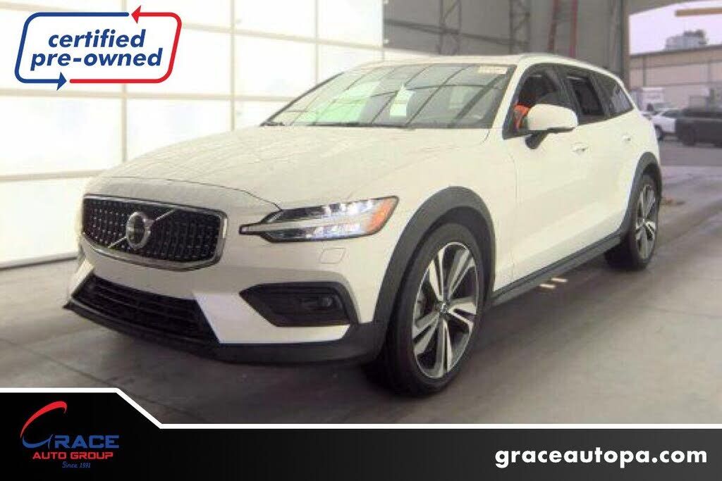 2025 VOLVO V60CC