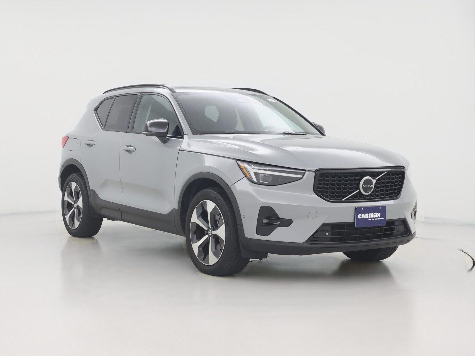 2026 VOLVO XC40