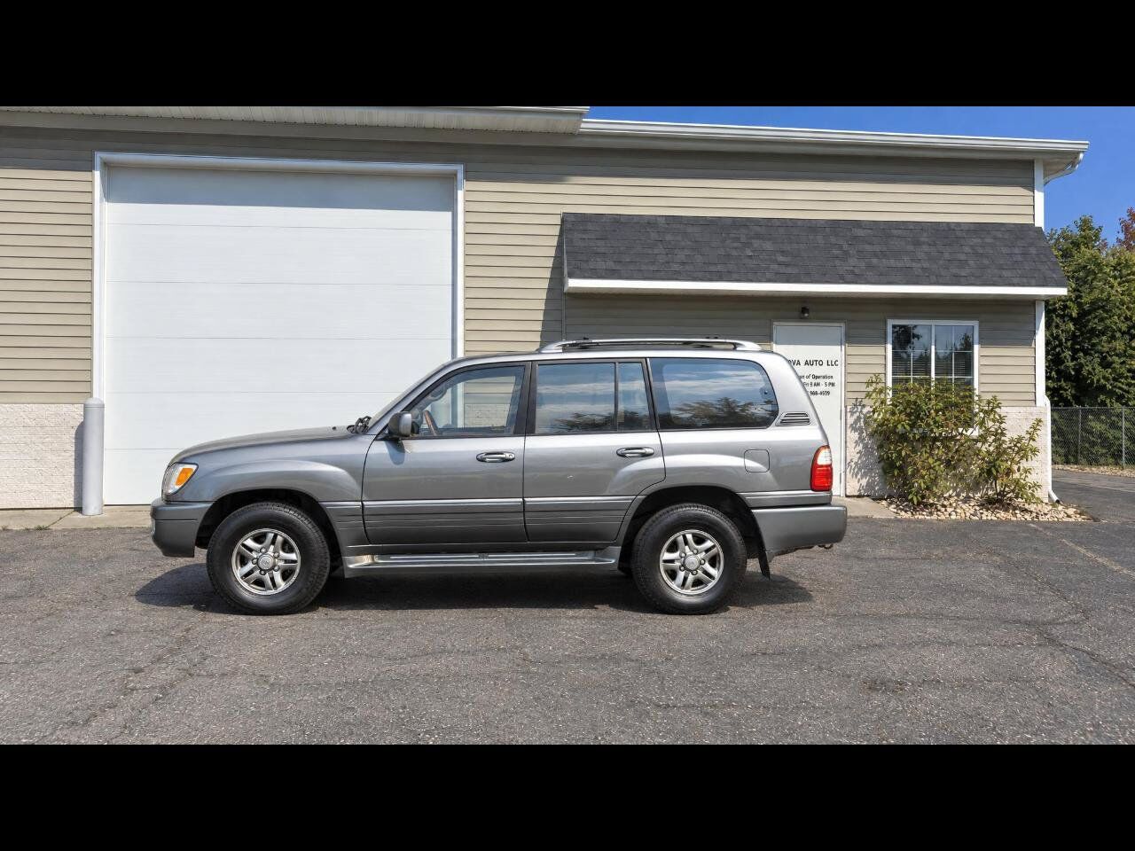 2002 LEXUS LX