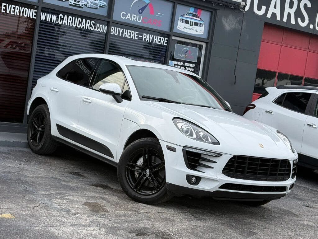 2016 PORSCHE Macan