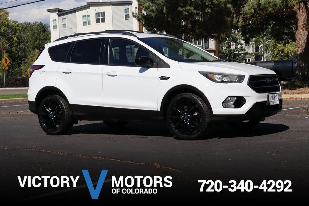 2017 FORD Escape