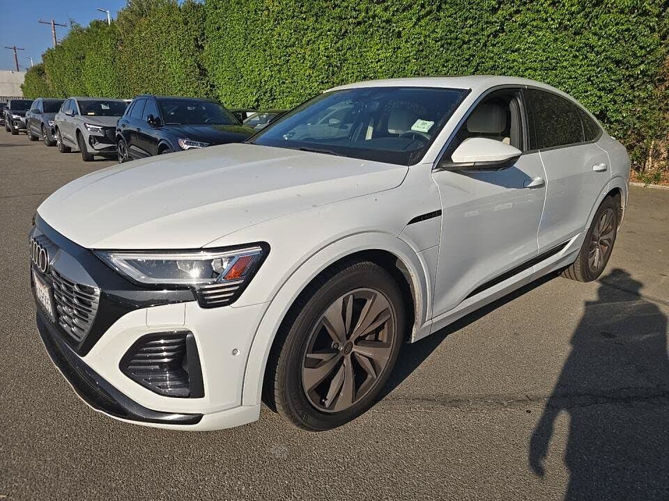 2024 AUDI Q8