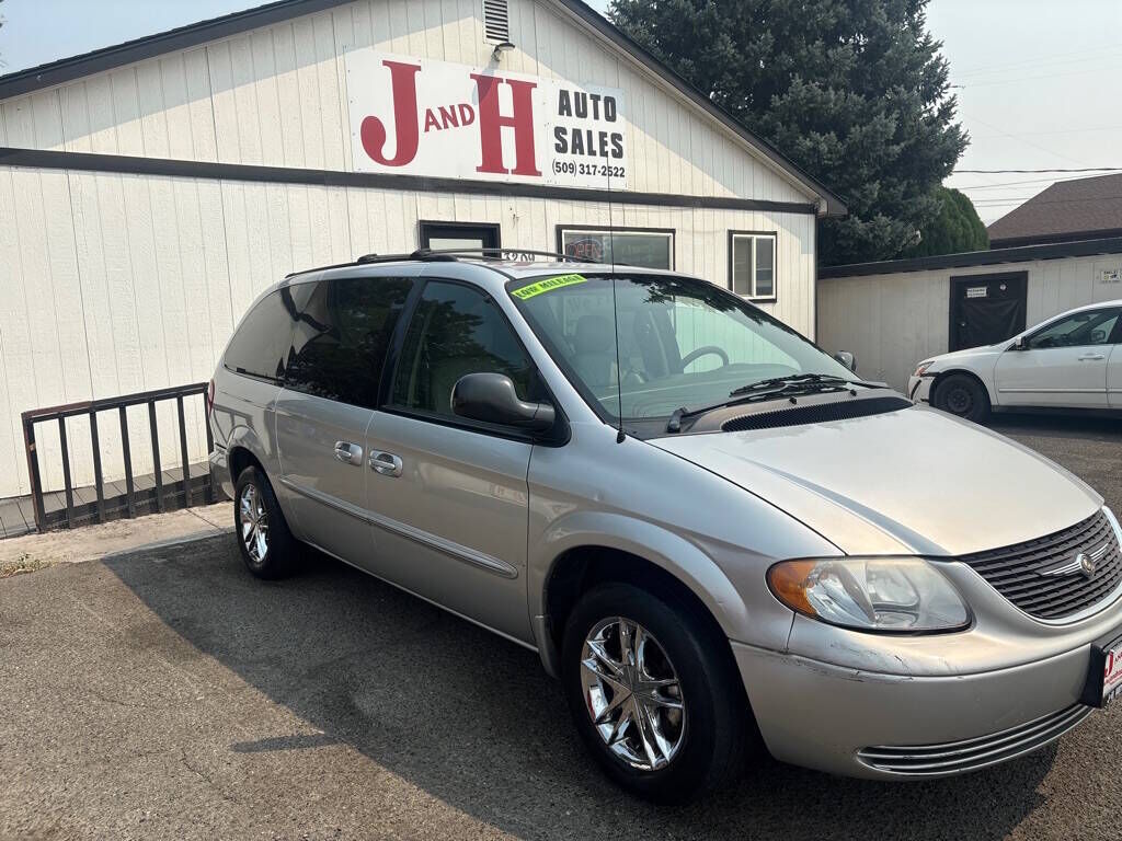 2002 CHRYSLER Town and Country