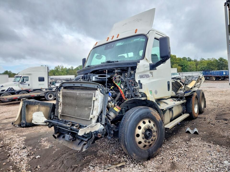 2023 FREIGHTLINER Cascadia