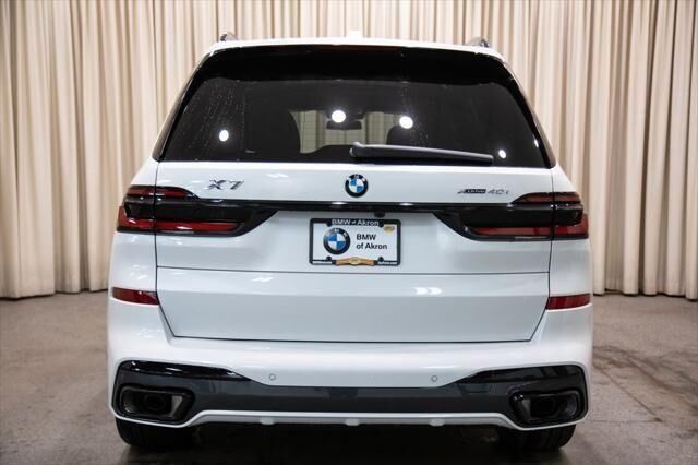 2027 BMW X7
