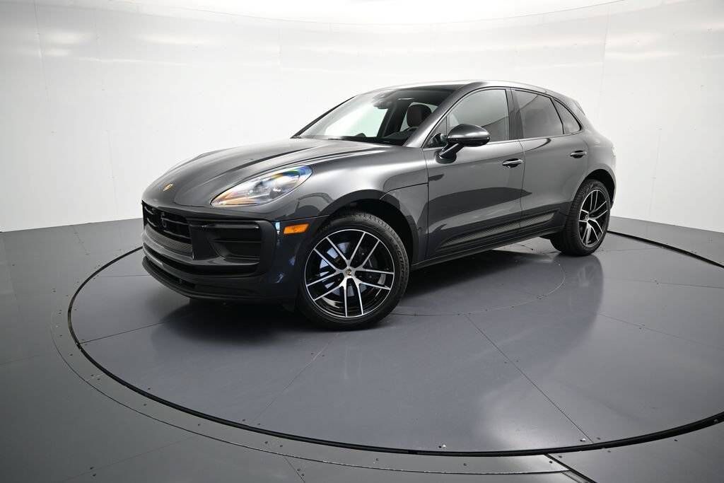 2026 PORSCHE Macan