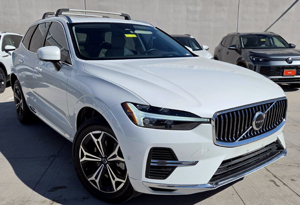 2022 VOLVO XC60