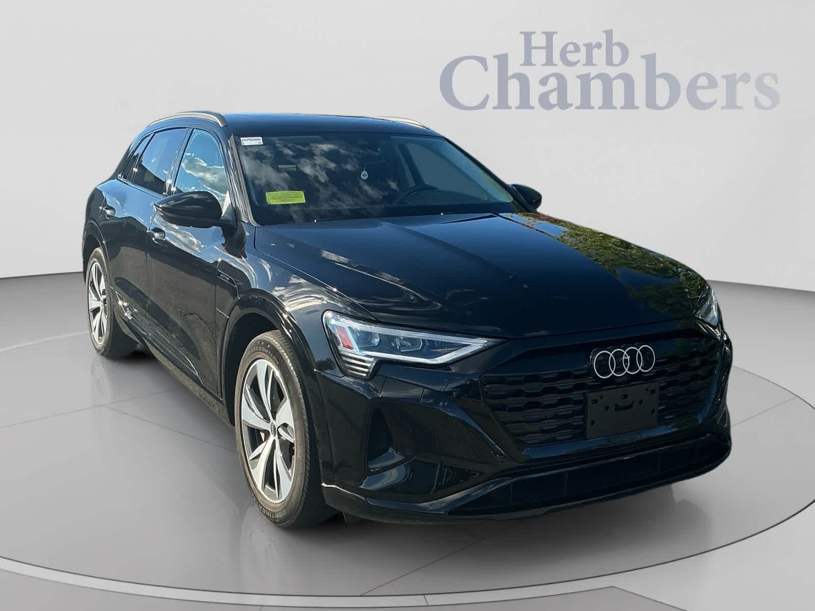 2024 AUDI Q8