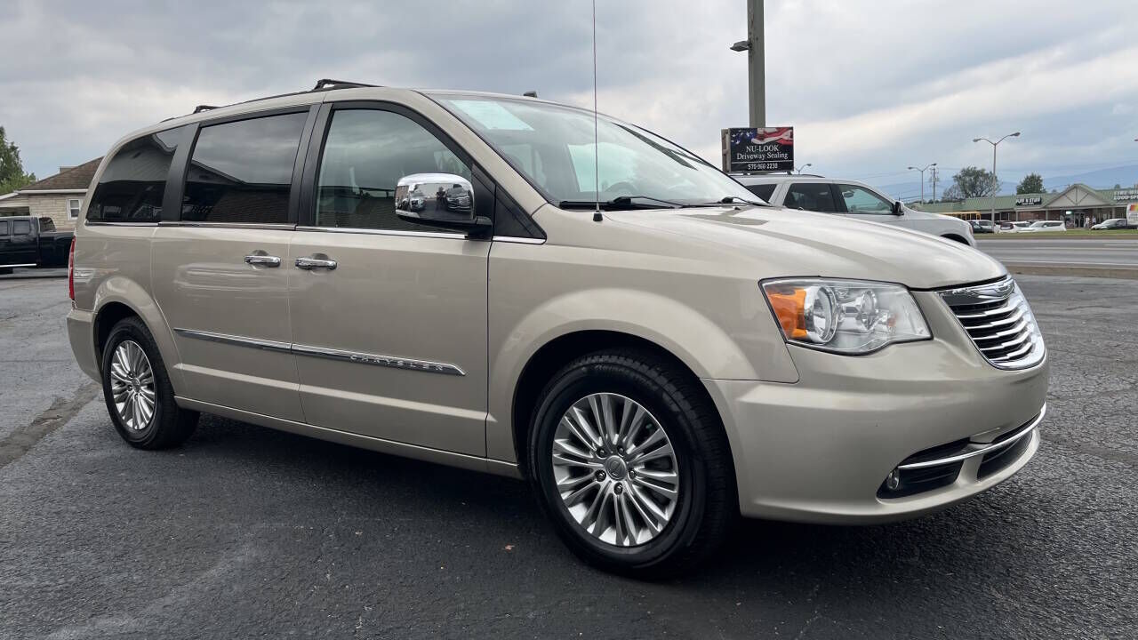 2015 CHRYSLER Town and Country