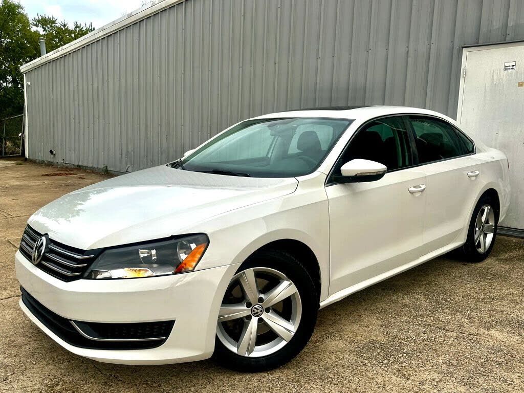 2012 VOLKSWAGEN Passat