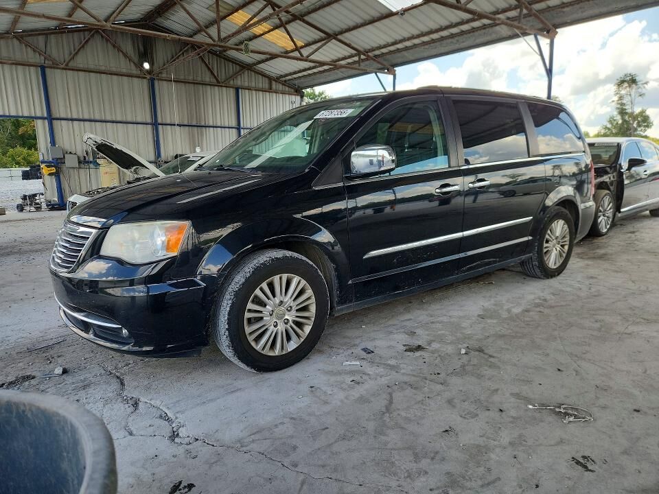 2013 CHRYSLER Town and Country