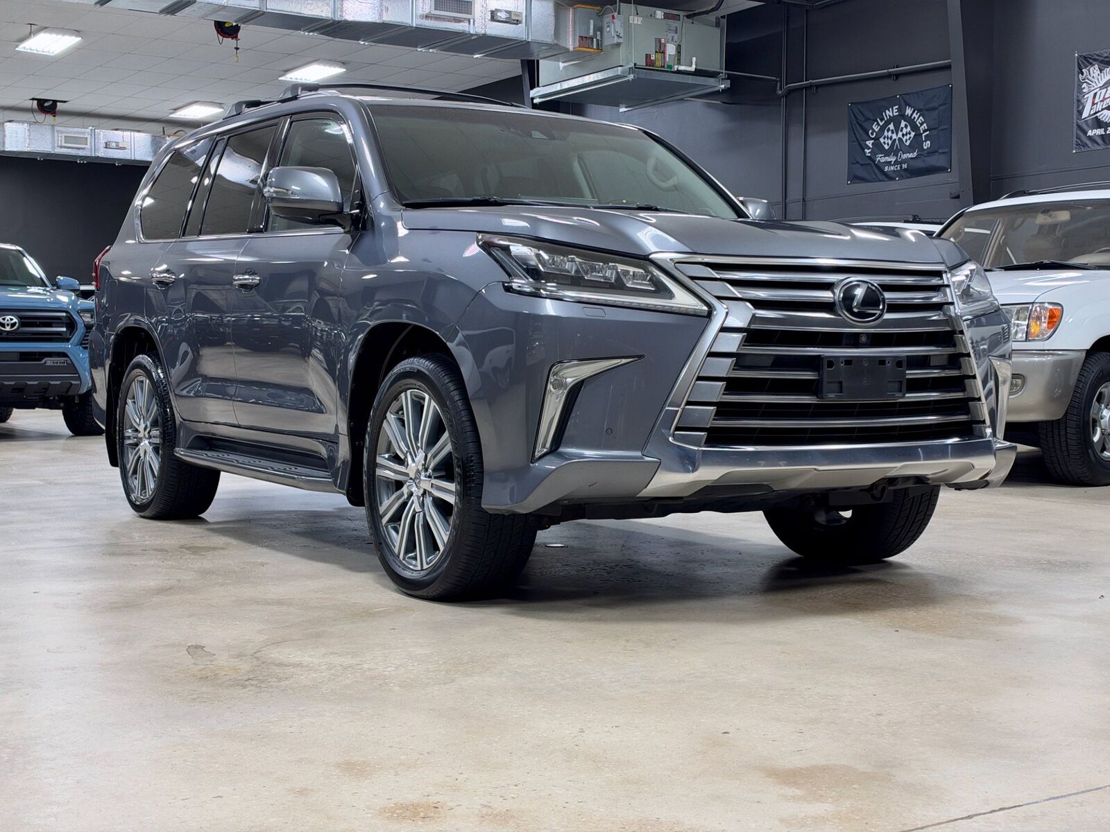 2017 LEXUS LX