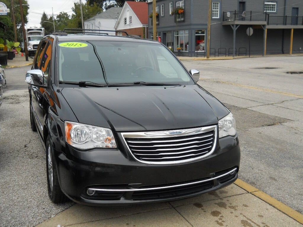 2015 CHRYSLER Town and Country