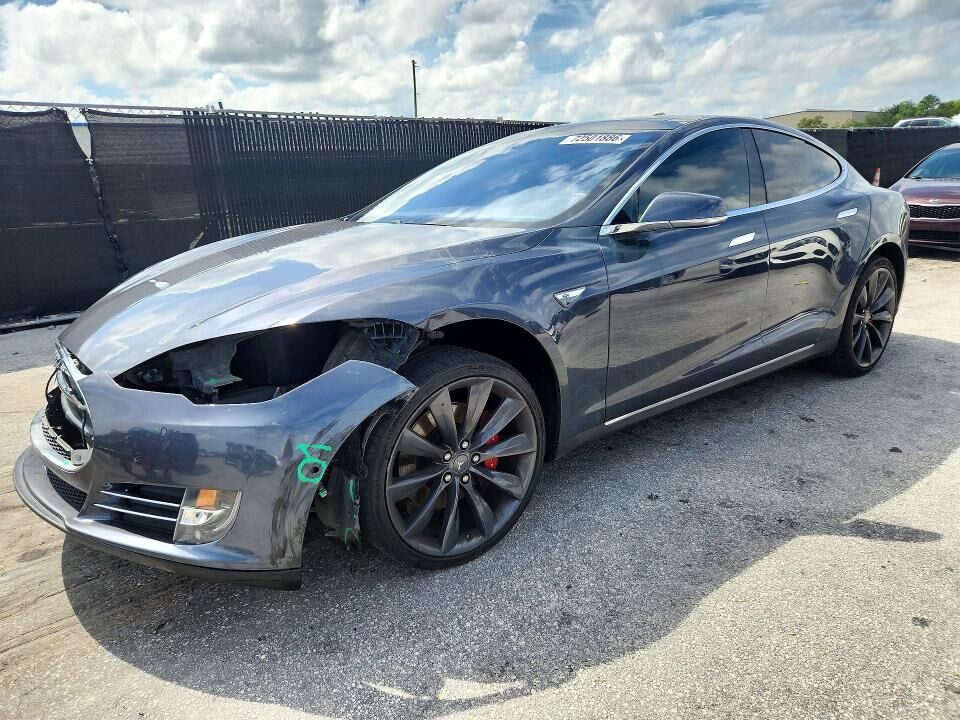 2014 TESLA Model S