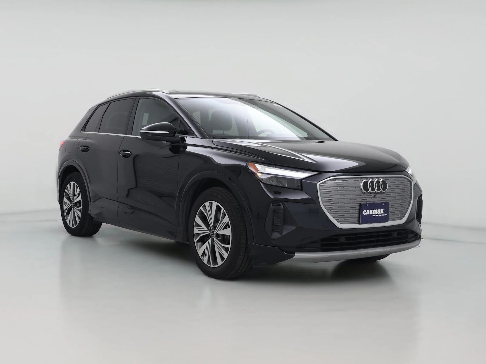 2023 AUDI Q4