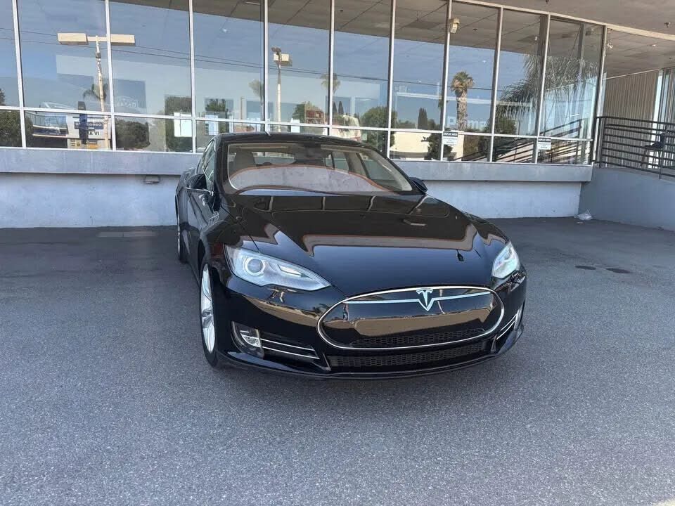 2014 TESLA Model S