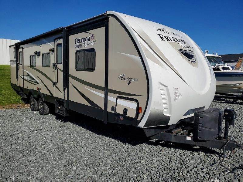 2017 FOREST RIVER Freedom Express