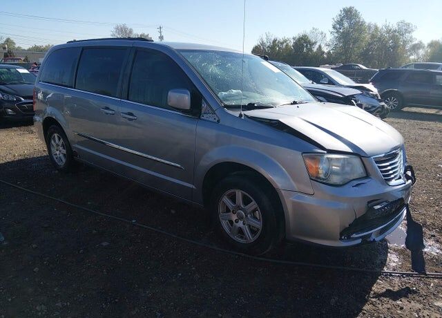 2013 CHRYSLER Town and Country