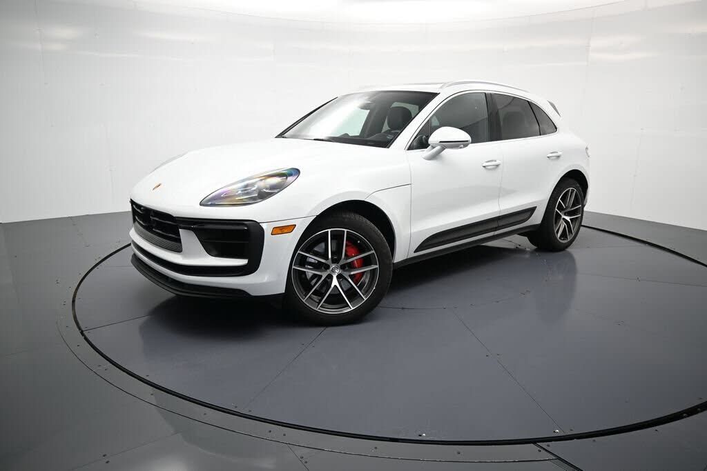 2024 PORSCHE Macan