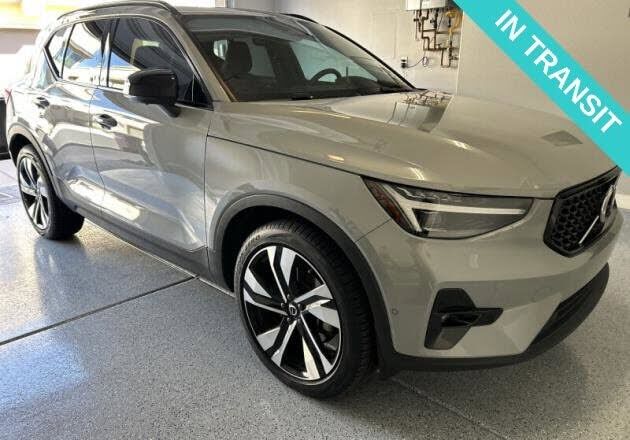 2024 VOLVO XC40