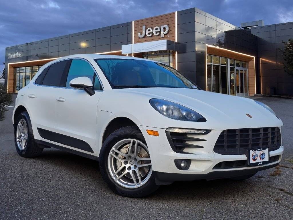 2017 PORSCHE Macan