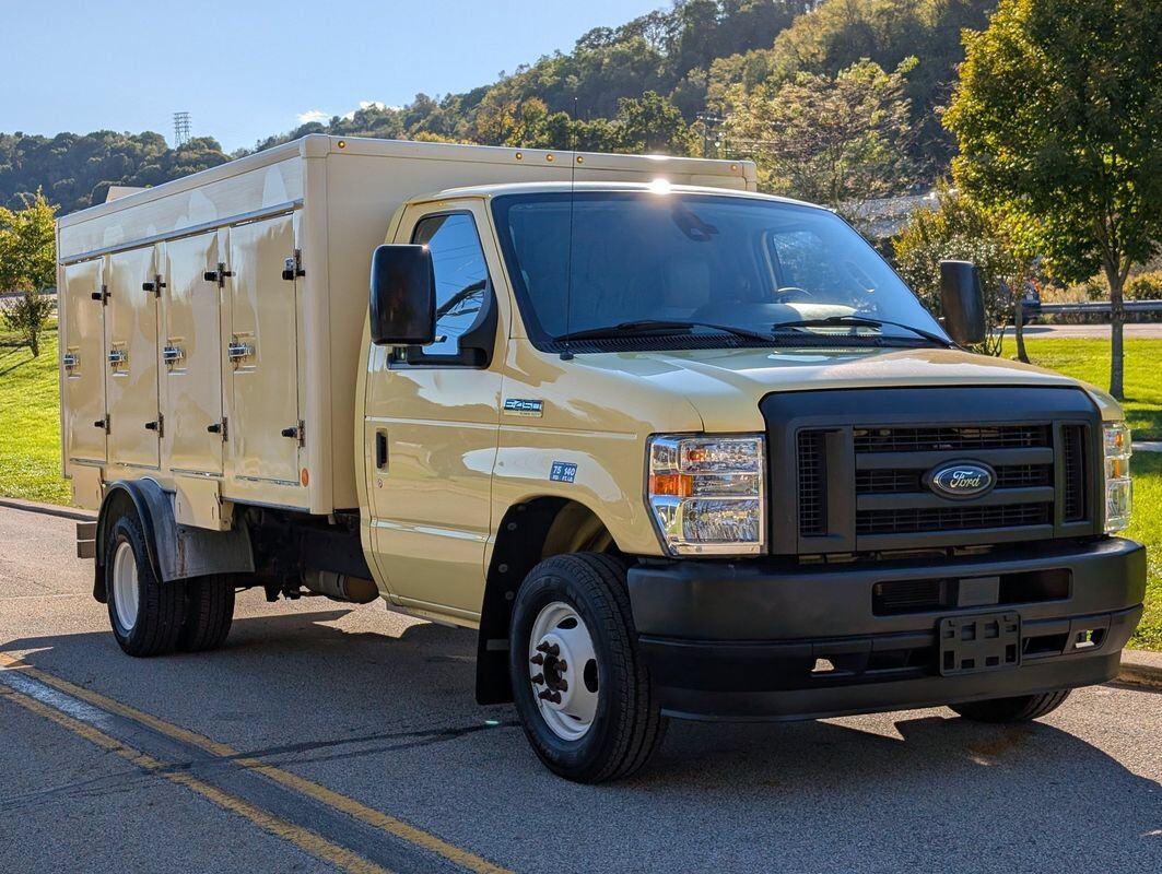 2021 FORD E-450