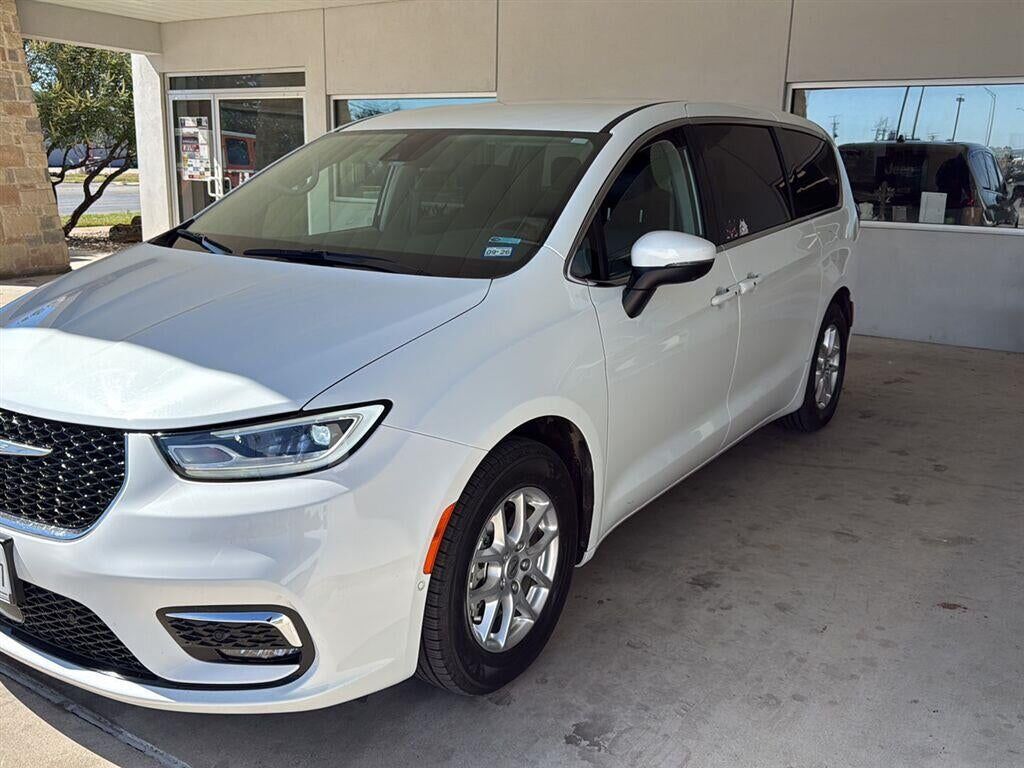 2023 CHRYSLER Pacifica