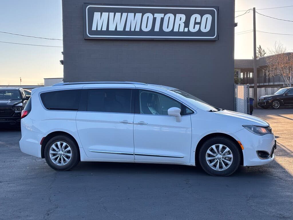 2018 CHRYSLER Pacifica