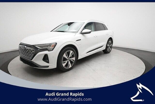 2024 AUDI Q8