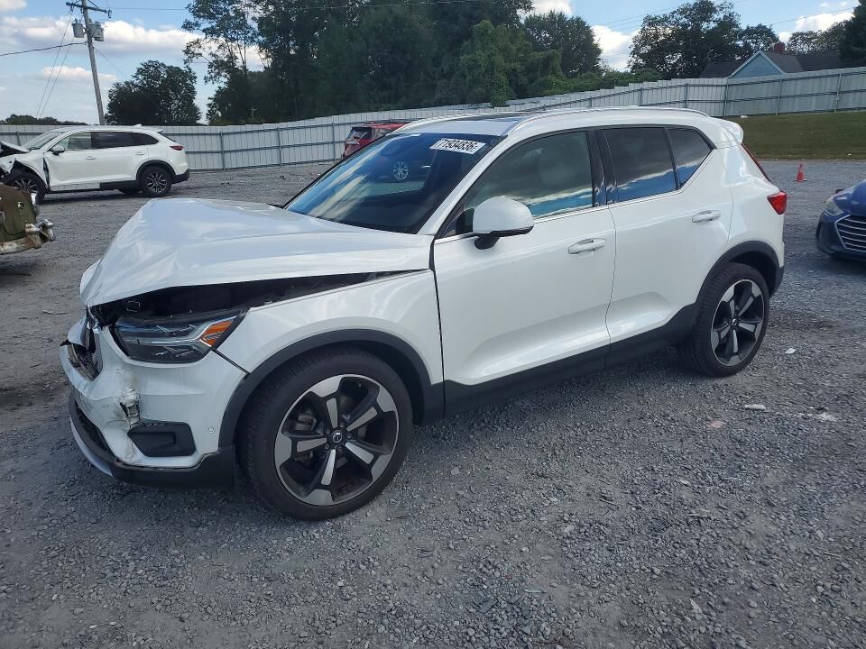 2019 VOLVO XC40