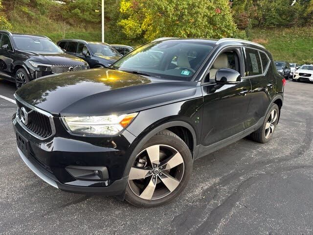 2021 VOLVO XC40