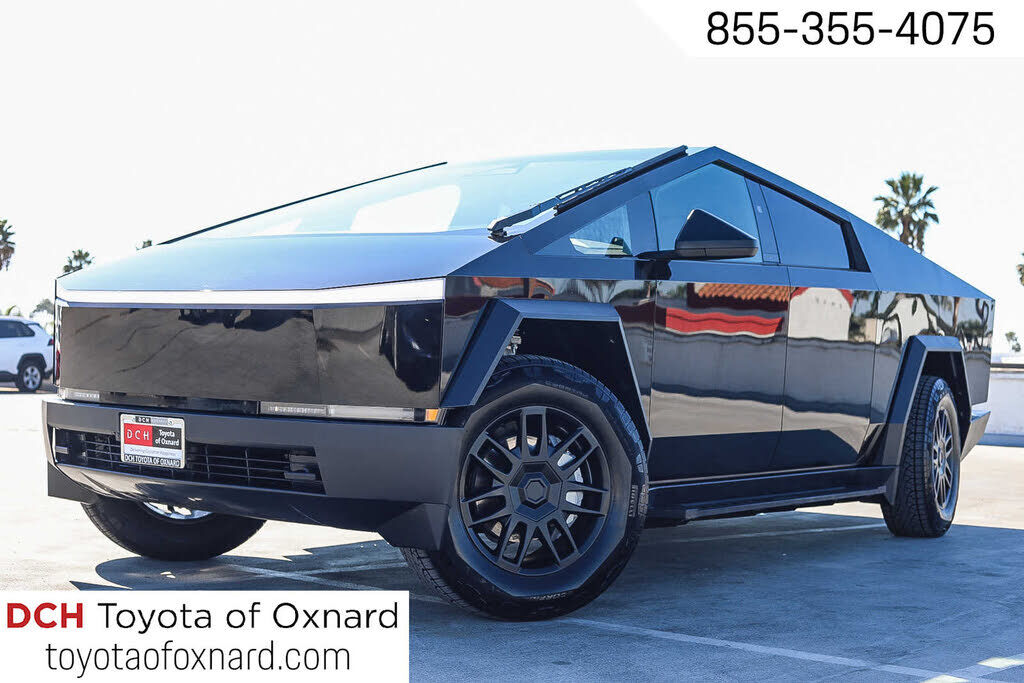 2025 TESLA Cybertruck