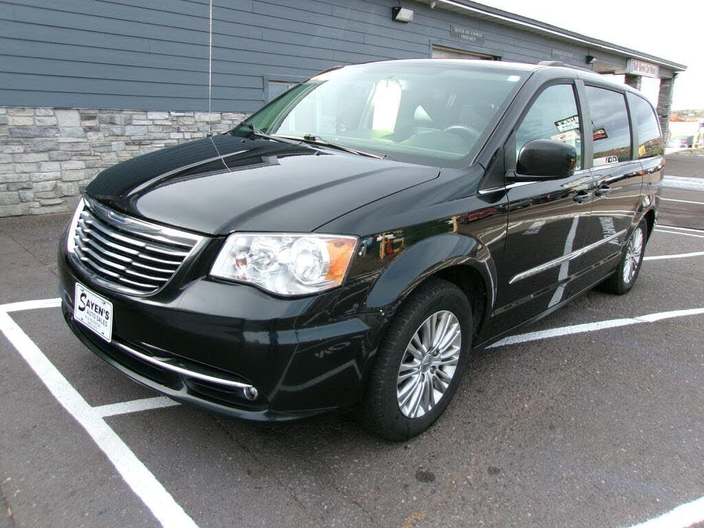 2015 CHRYSLER Town and Country