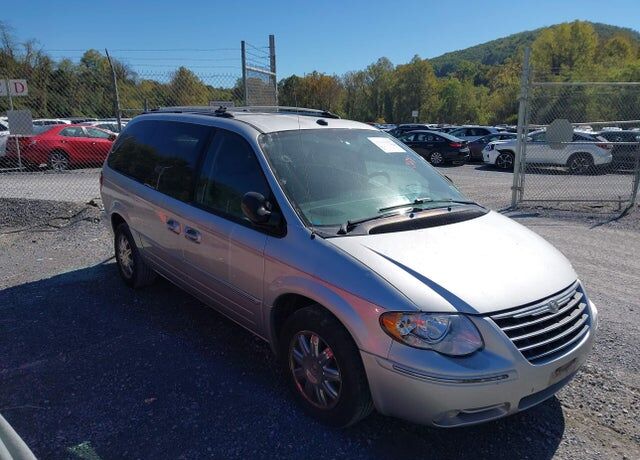 2005 CHRYSLER Town and Country