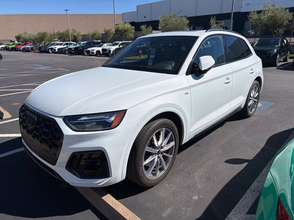 2024 AUDI Q5 e