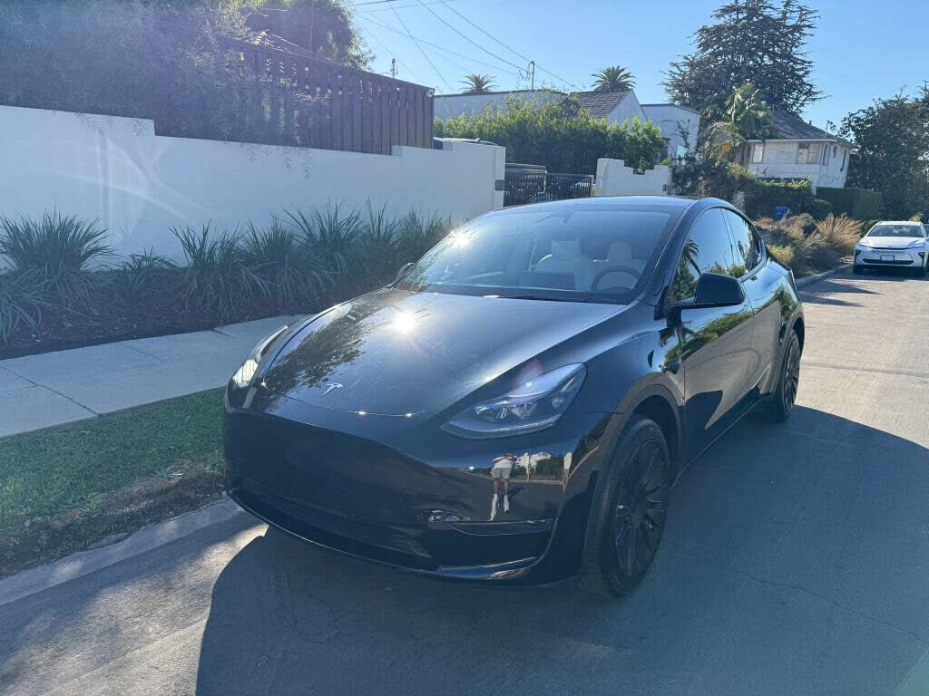 2024 TESLA Model Y